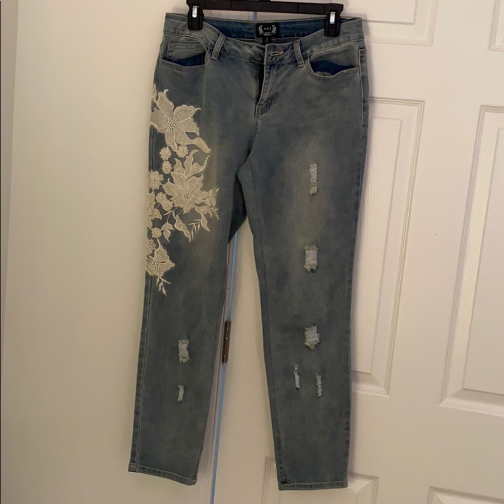 Decorative flower beaded jeans